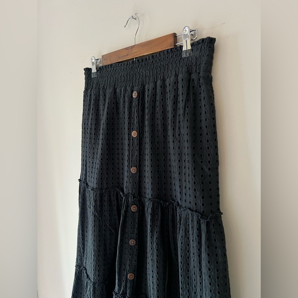 Tgla Francescas Black Button-Down Eyelet Tiered Mid Skirt Size Medium NWOT - Picture 7 of 9